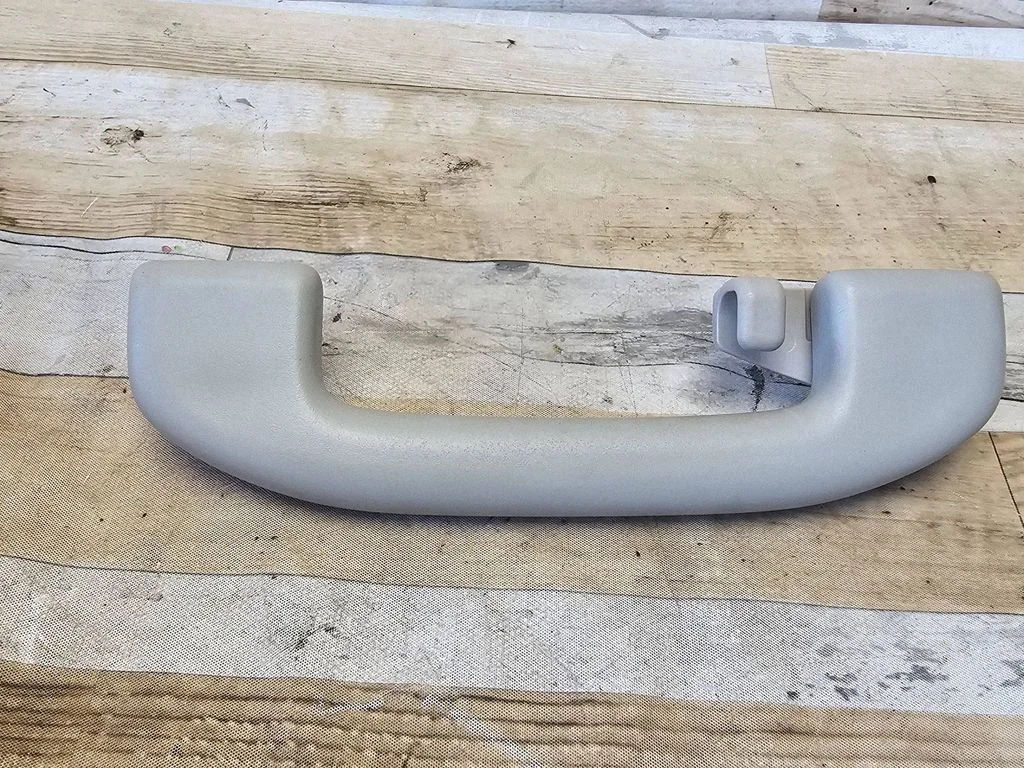 Rear interior roof grab handle – rear right