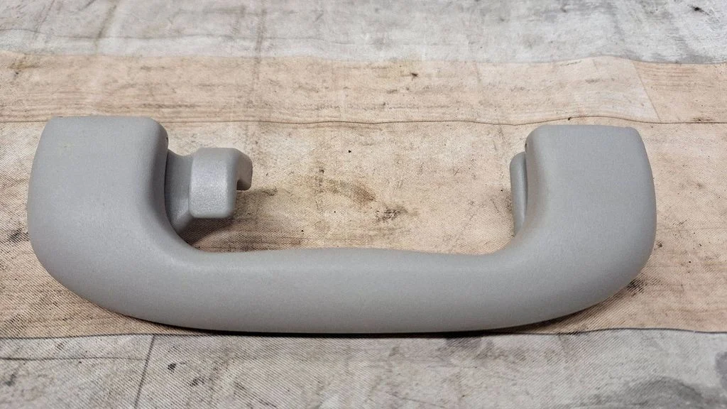Rear interior roof grab handle – rear right