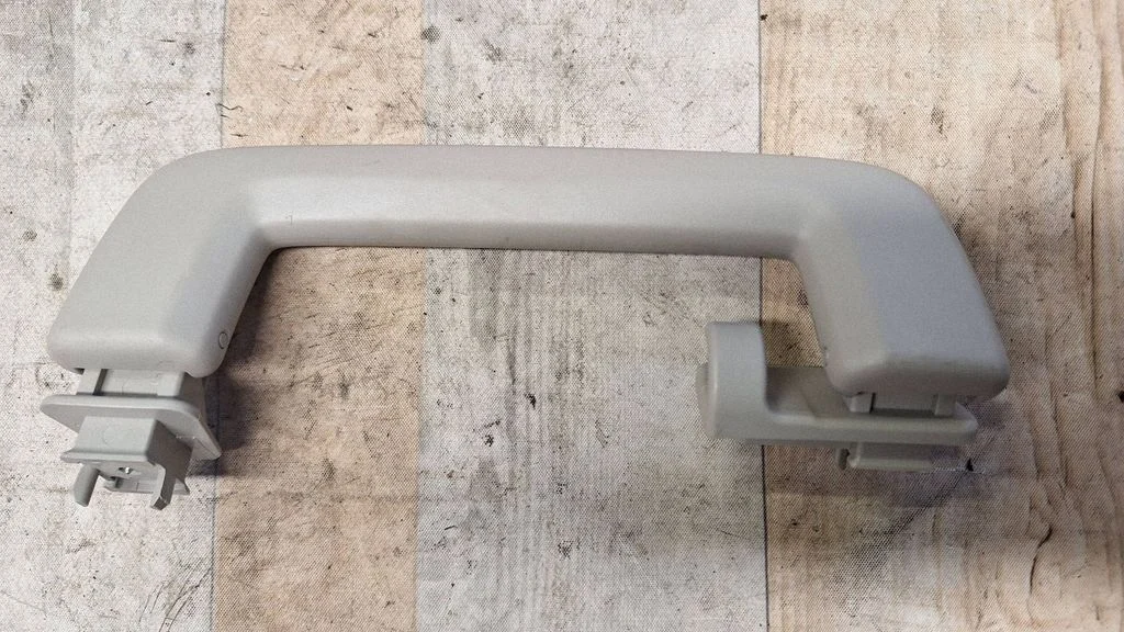 Rear interior roof grab handle – rear right