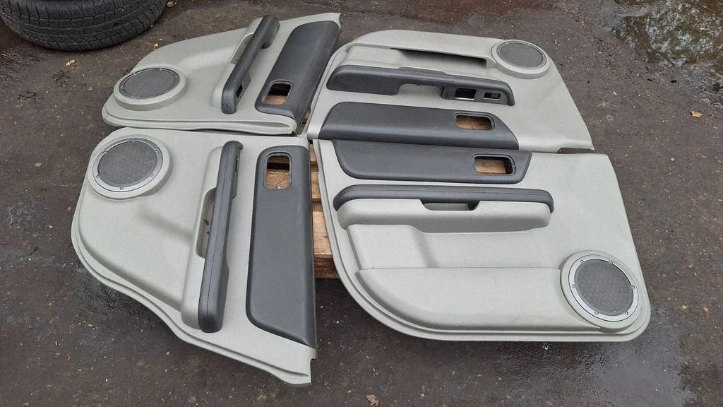 Uste siseviimistluse komplekt – Nissan X-Trail T30 (2001-2007)
