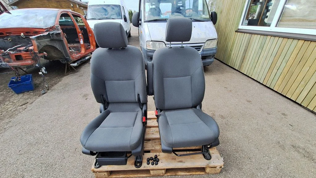 Seat set – Nissan NV200 (2009-)