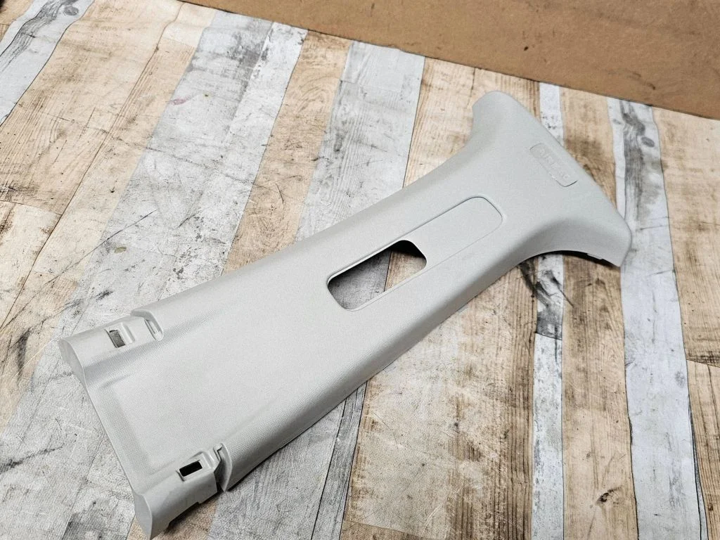 (B) pillar trim (top) AB392624397