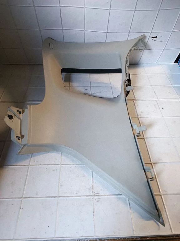 (C) piilari kate – Volkswagen Tiguan (2007-2016)
