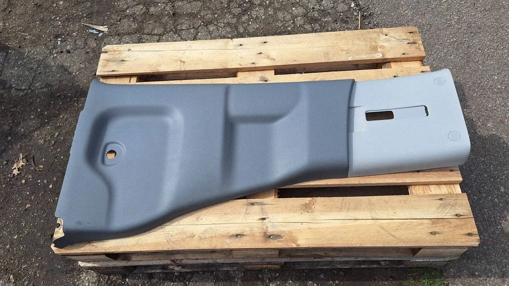 (B) pillar trim (bottom) 76916