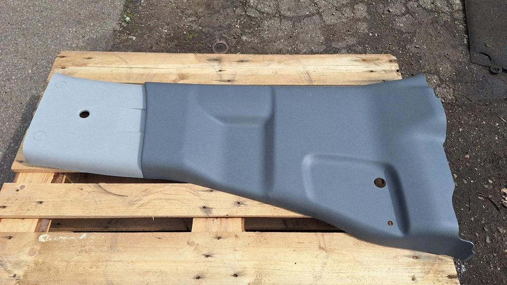 (B) pillar trim (bottom) 76915