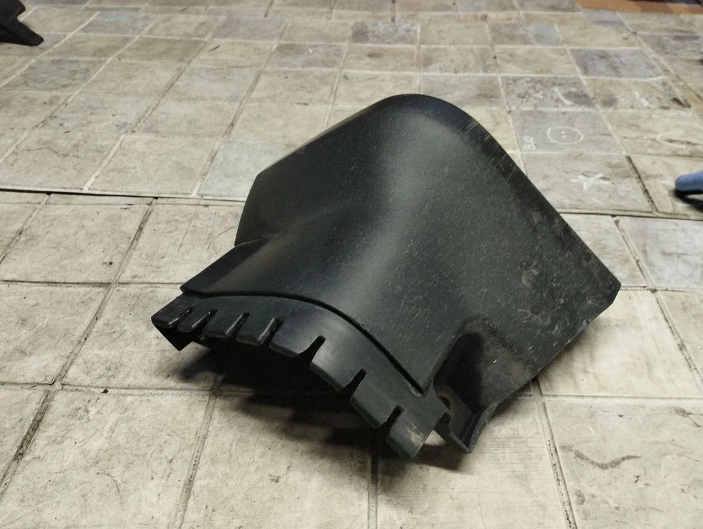 Nakładka progu tylna (zewnętrzna) 8Z0853579