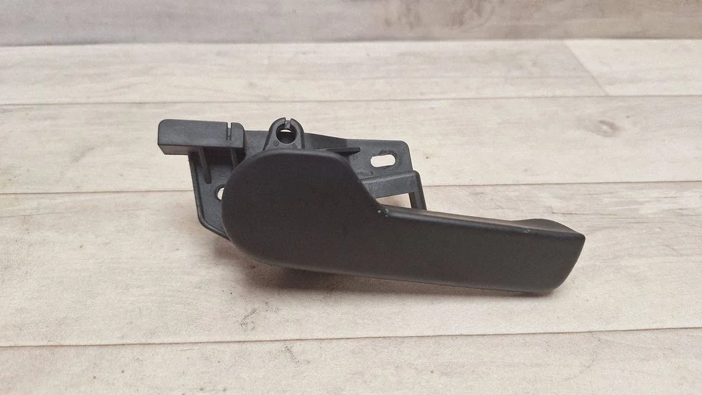 Engine bonnet (hood) release handle 1J1823633