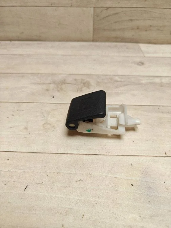 Engine bonnet (hood) release handle