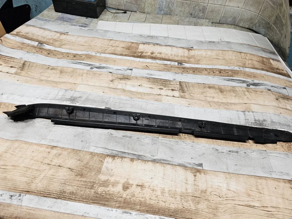 Side skirt front trim – Lexus IS 220D-250-350 (2006-2013)