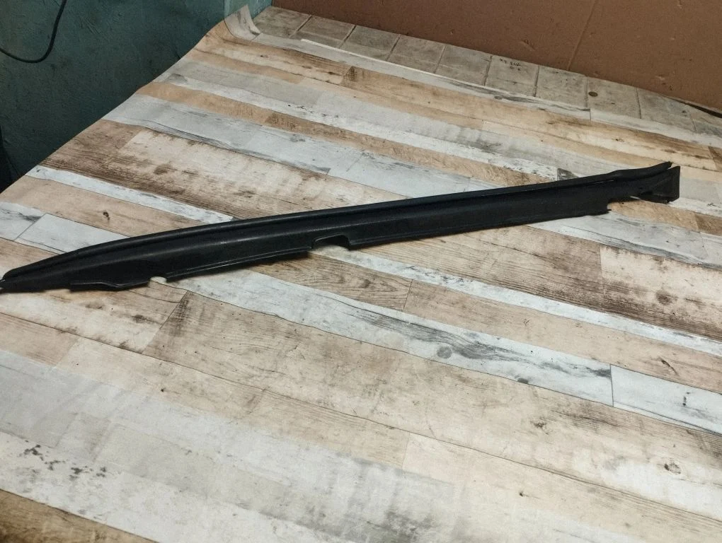 Side skirt front trim – Lexus IS 220D-250-350 (2006-2013)
