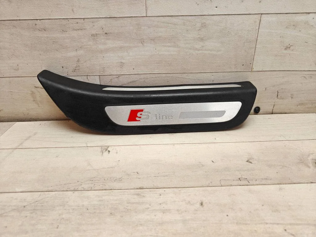 Rear sill trim cover 8R0853376