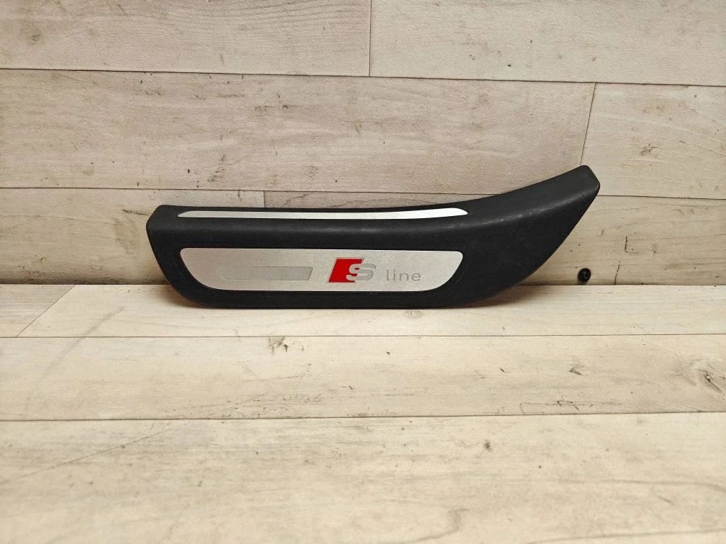 Rear sill trim cover 8R0853375