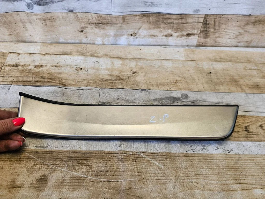 Rear sill trim cover 999G6J2030
