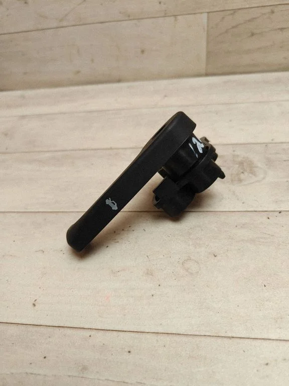 Engine bonnet (hood) release handle