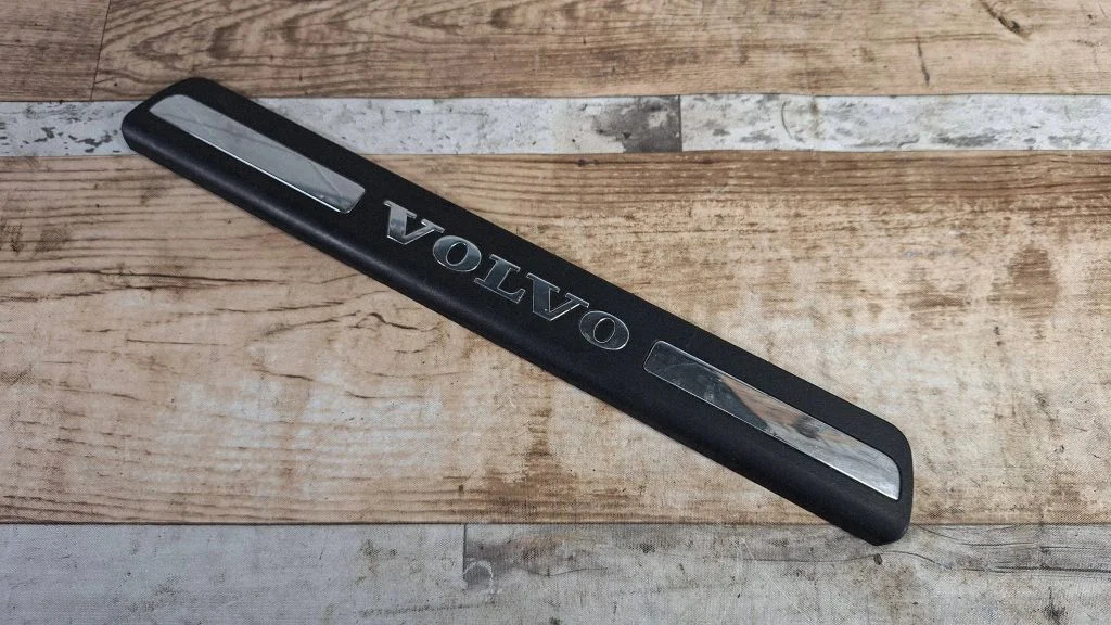 Rear sill trim cover 8659961