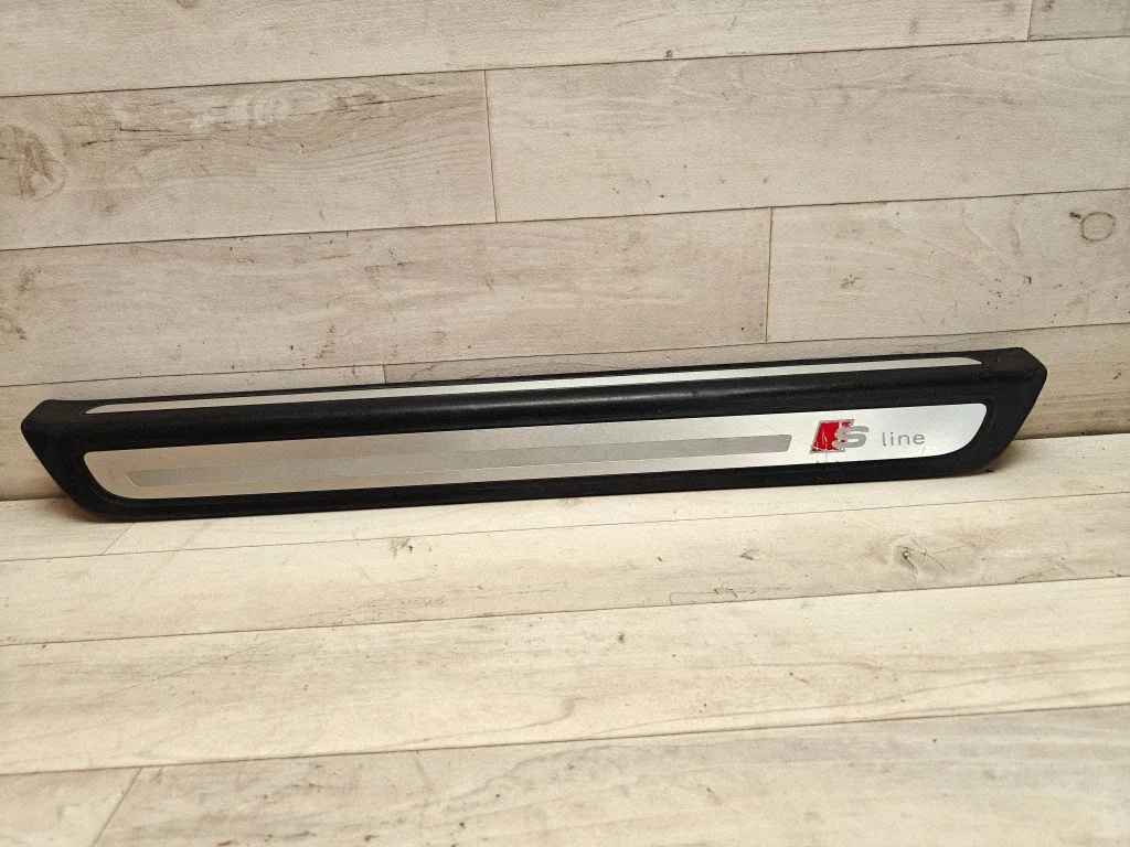 Front sill trim cover 8R0853373