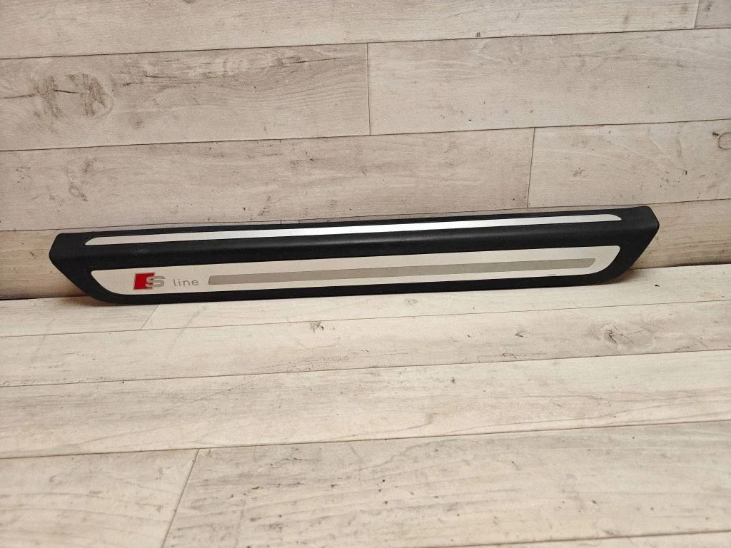 Front sill trim cover 8R0853374F