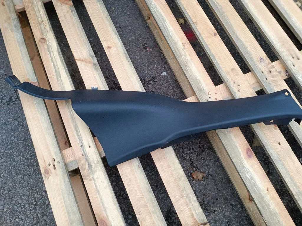 Rear seat side bottom trim – Land Rover Evoque I (2011-2018)