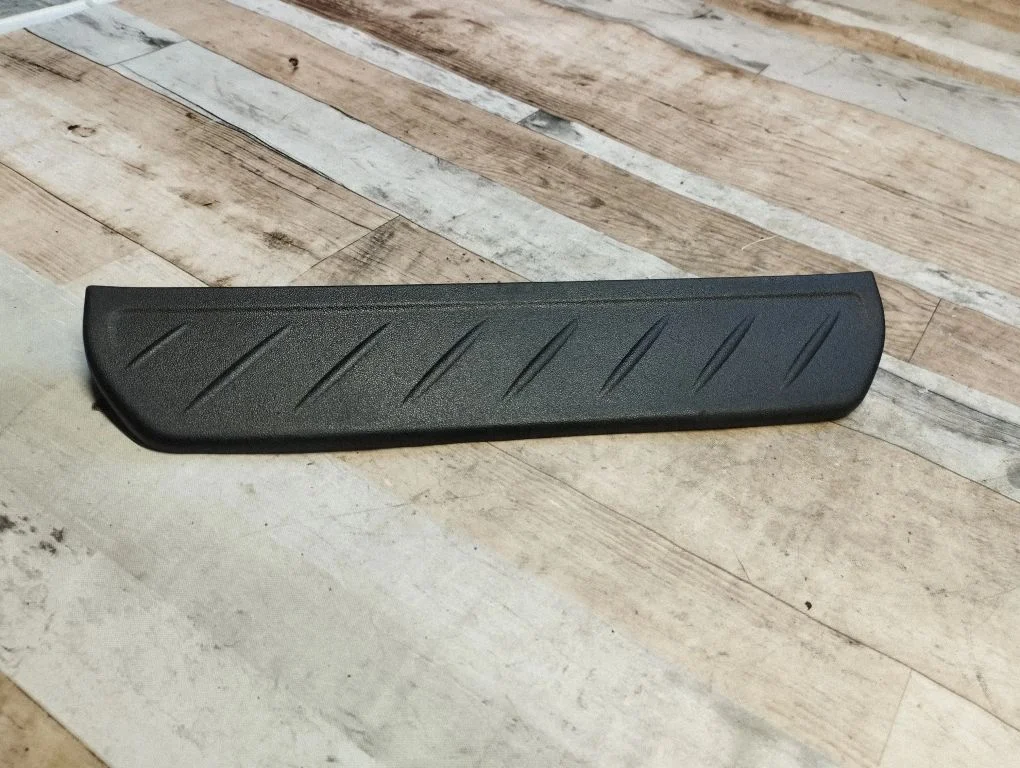 Rear sill trim cover 84262SMGE010