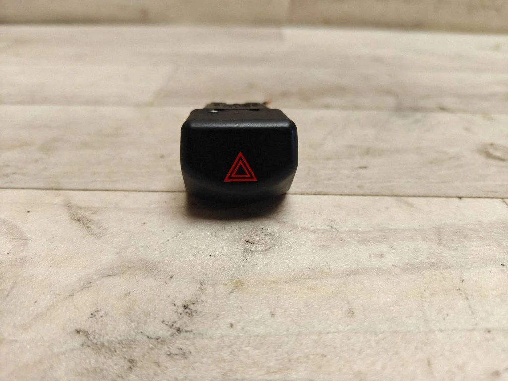 Hazard light switch 06019