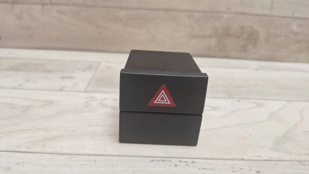 Avārijas gaismu slēdzis 93332970