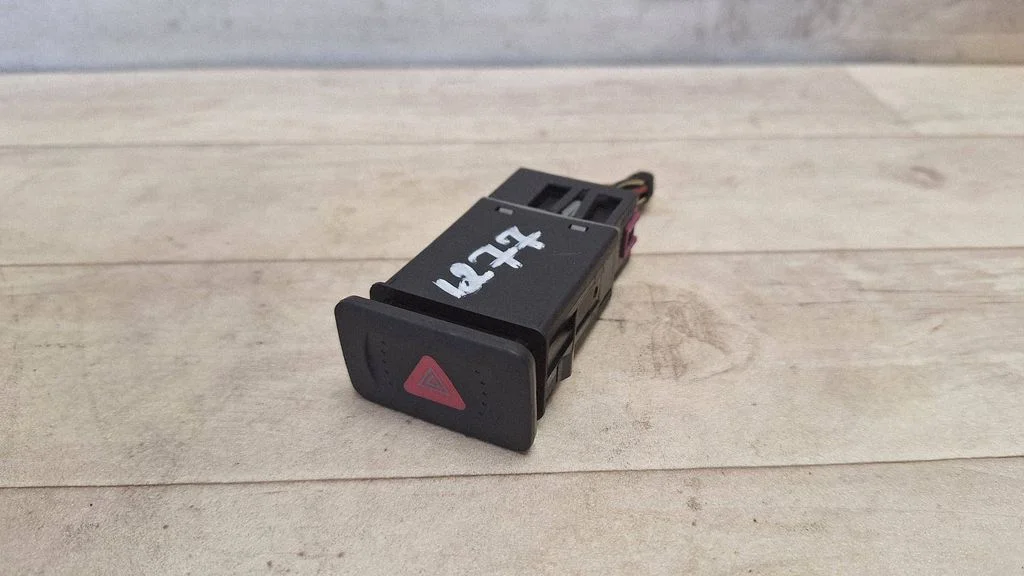 Hazard light switch – Volkswagen Jetta IV (1999-2005)