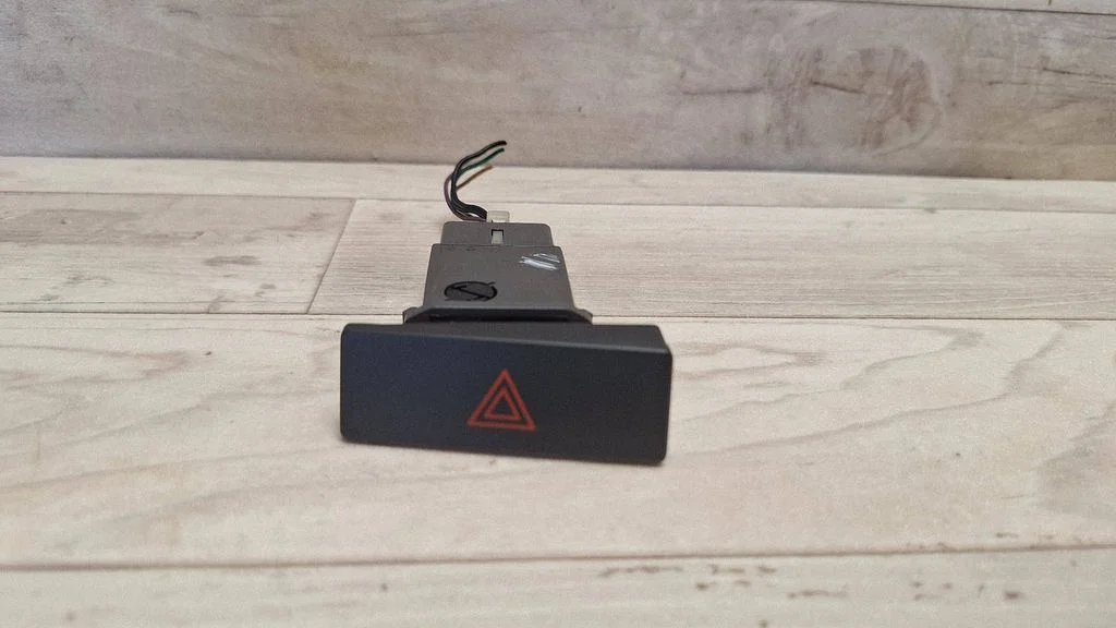 Hazard light switch 864W0140