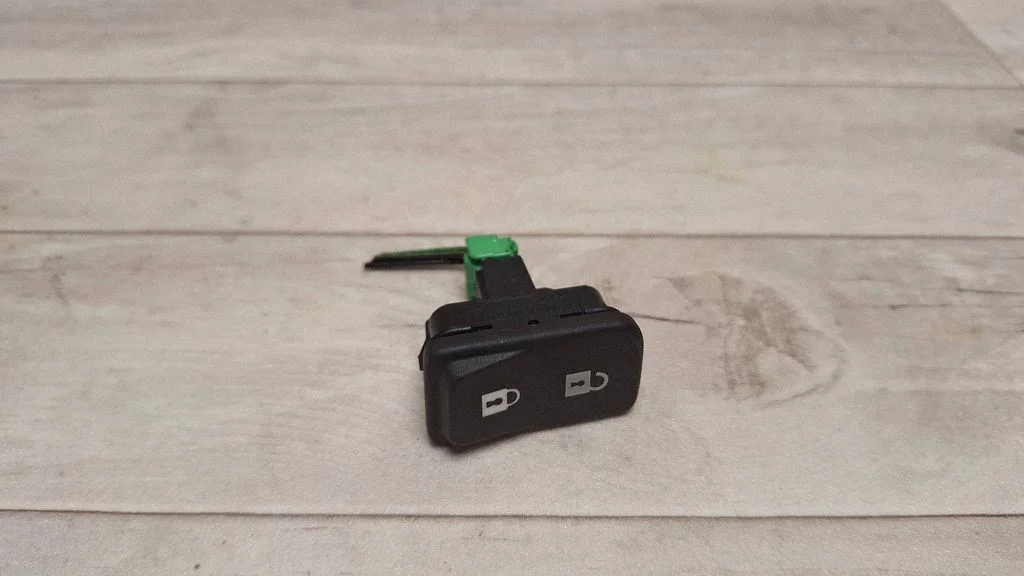 Central locking switch button – Volvo V50 (2008-2012)