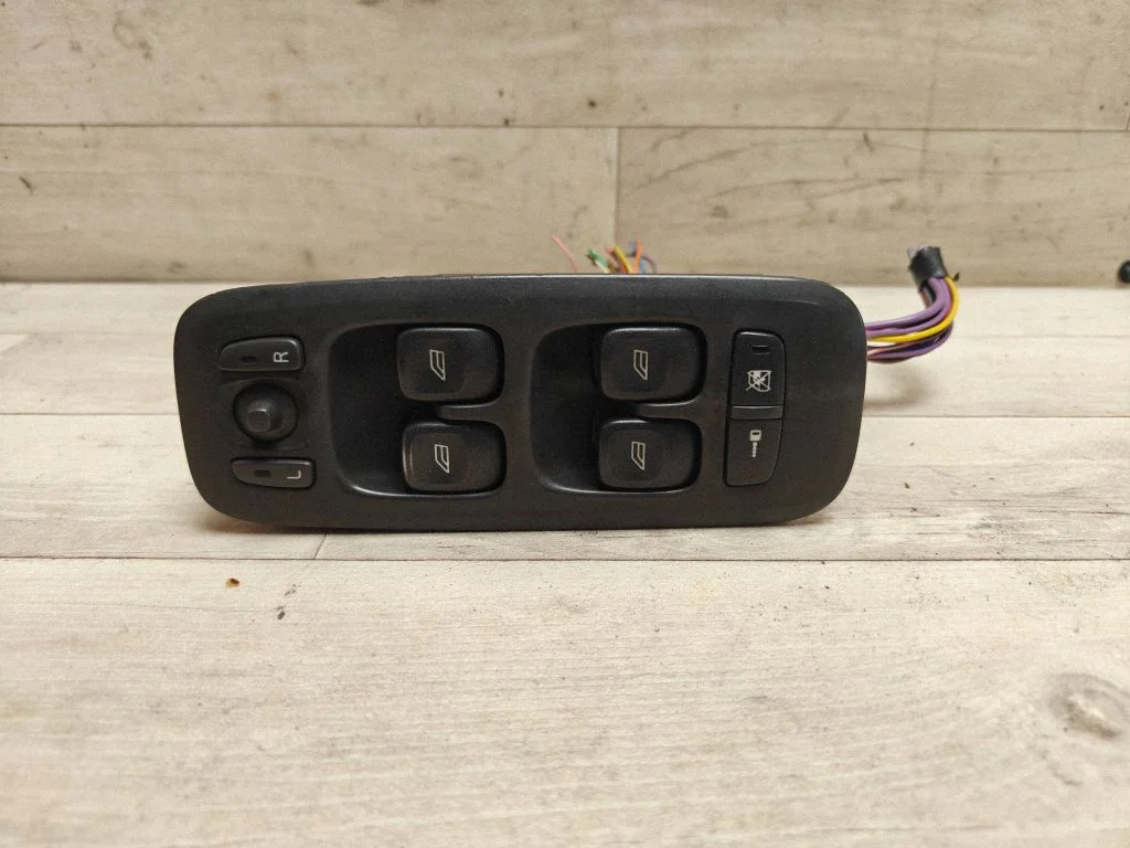 Electric window control switch 30658116
