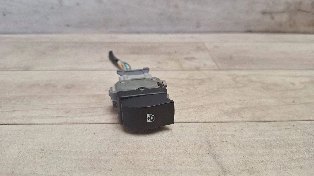Electric window control switch 2808201