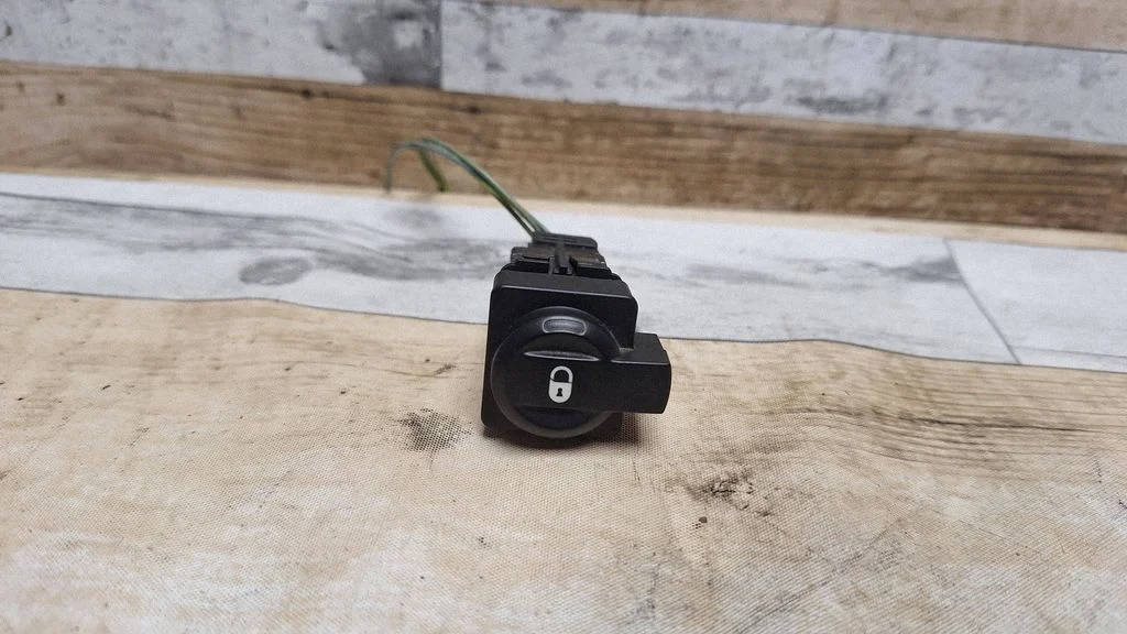 Central locking switch button – Citroen C4 I (2004-2010)