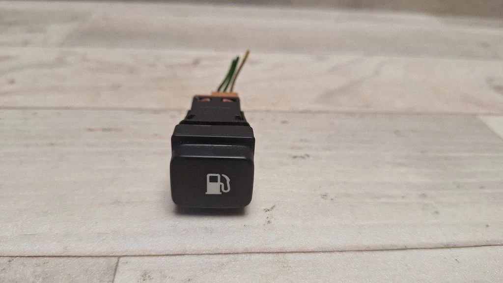 Fuel tank opening switch – Citroen C4 Grand Picasso (2007-2013)