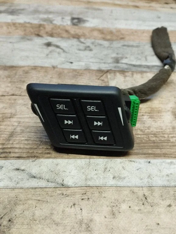 Multifunctional control switch/knob – Volvo XC90 (2007-2014)