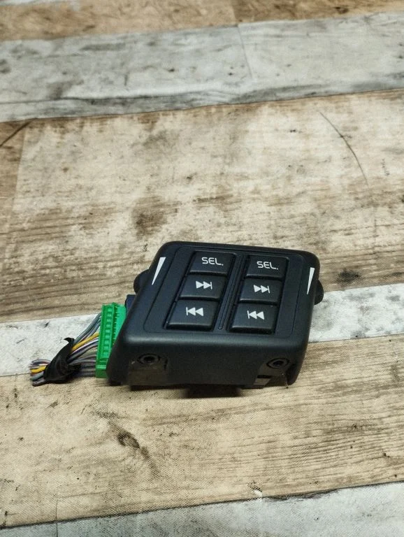 Multifunctional control switch/knob – Volvo XC90 (2007-2014)