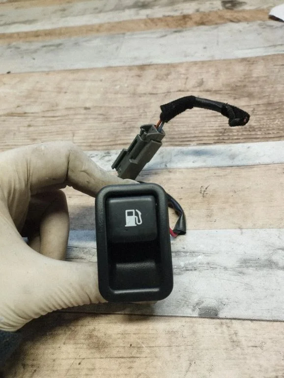 Fuel tank opening switch – Hyundai Santa Fe (2006-2012)
