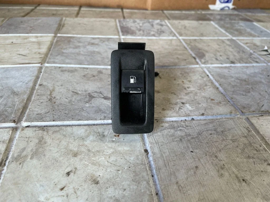 Fuel tank opening switch – Volkswagen Touran I (2003-2010)