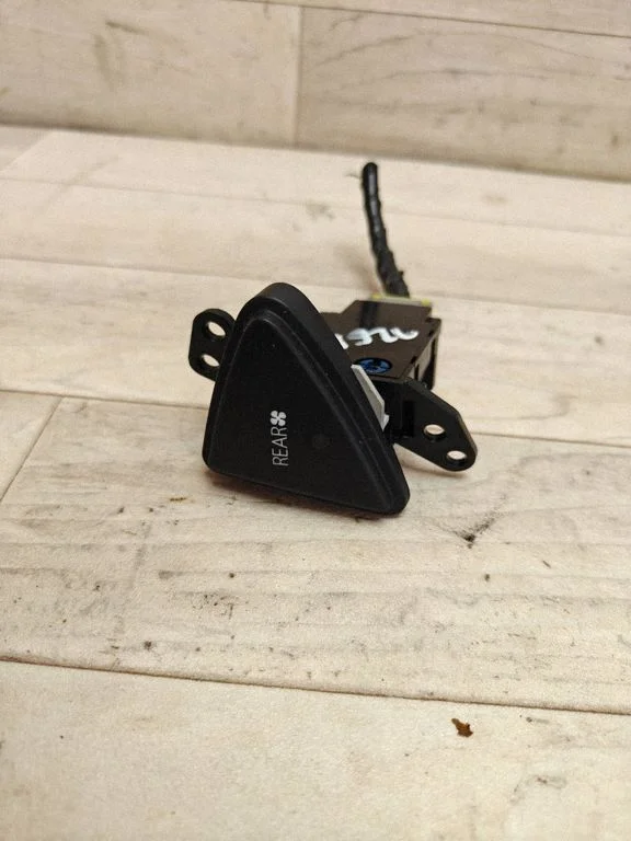 Air circulation switch – Mitsubishi Grandis (2003-2011)