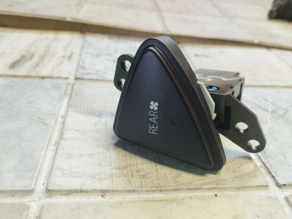Air circulation switch – Mitsubishi Grandis (2003-2011)