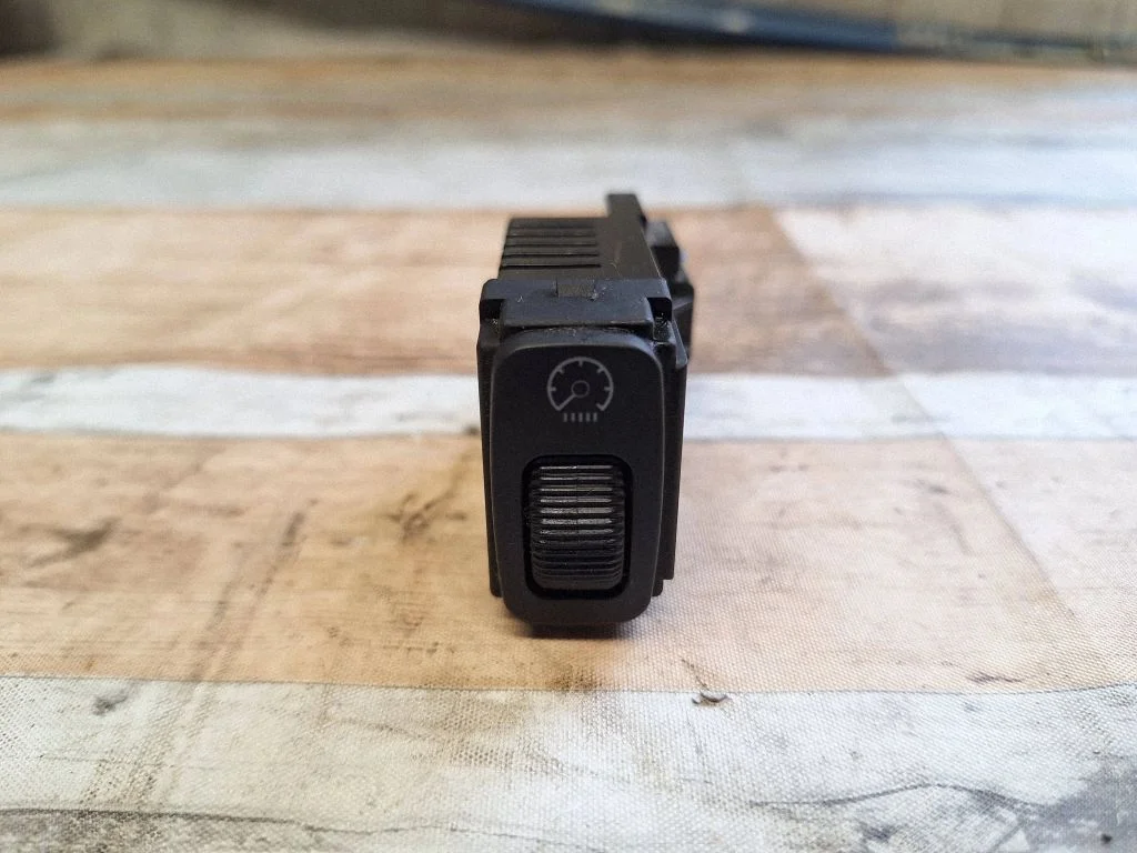 Panel lighting control switch – Mitsubishi Outlander (2001-2007)