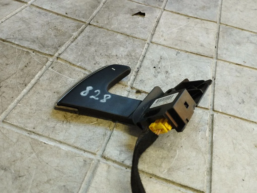 Gear shift switch/knob – Citroen C4 I (2004-2010)