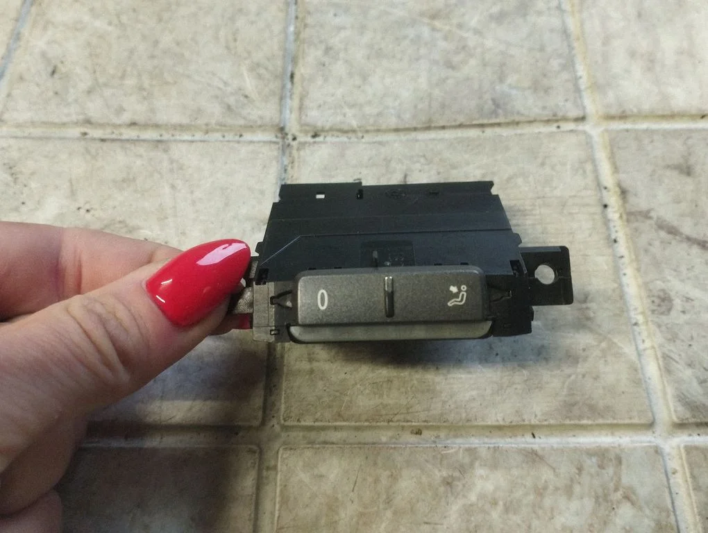 Interior fan control switch – Volkswagen Phaeton (2002-2016)