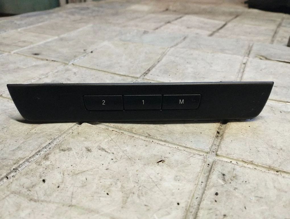 Seat memory switch – BMW 7 Series F01 F02 F03 F04 (2008-2016)