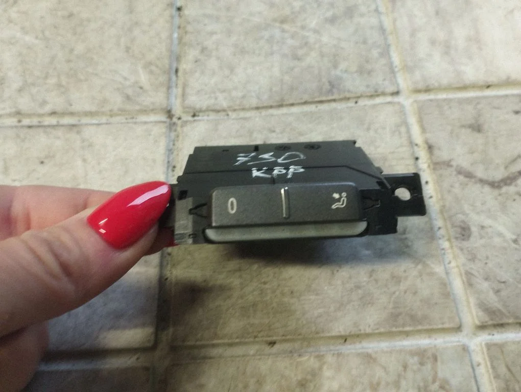 Interior fan control switch – Volkswagen Phaeton (2002-2016)