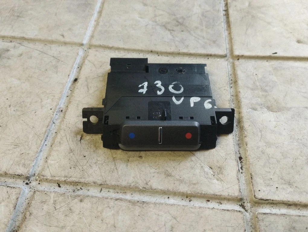 Interior fan control switch – Volkswagen Phaeton (2002-2016)