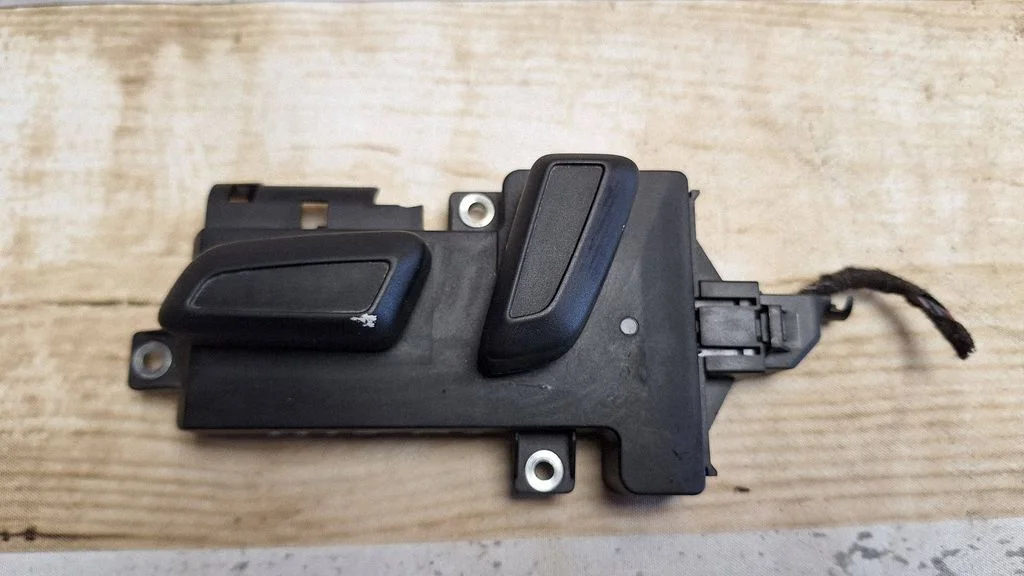 Seat control switch – Skoda Superb B6 (3T) (2008-2015)