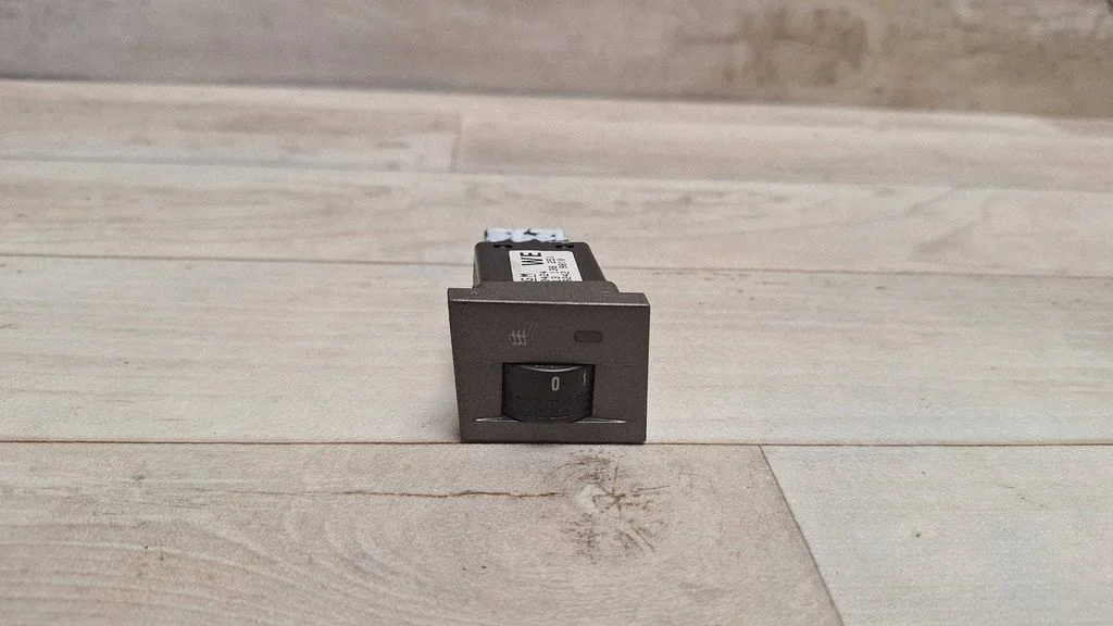 Seat heating switch 13138251