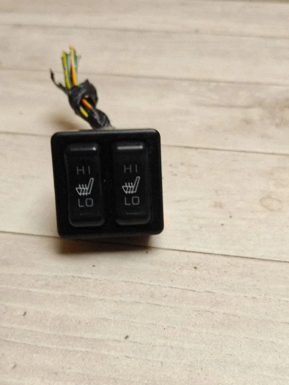 Sēdekļu apsildes slēdzis