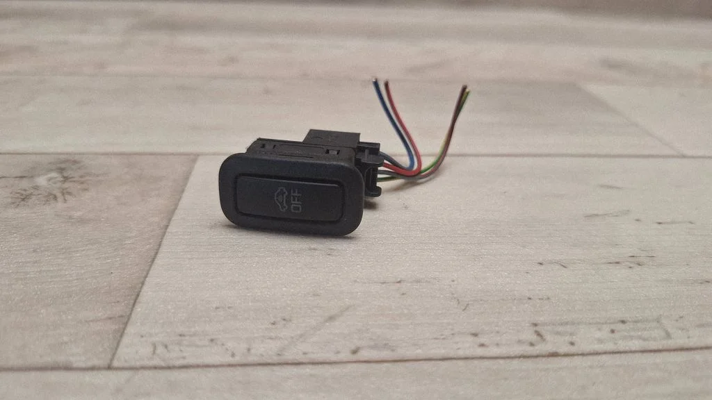 Alarm switch – Skoda Octavia Mk2 (1Z) (2004-2013)