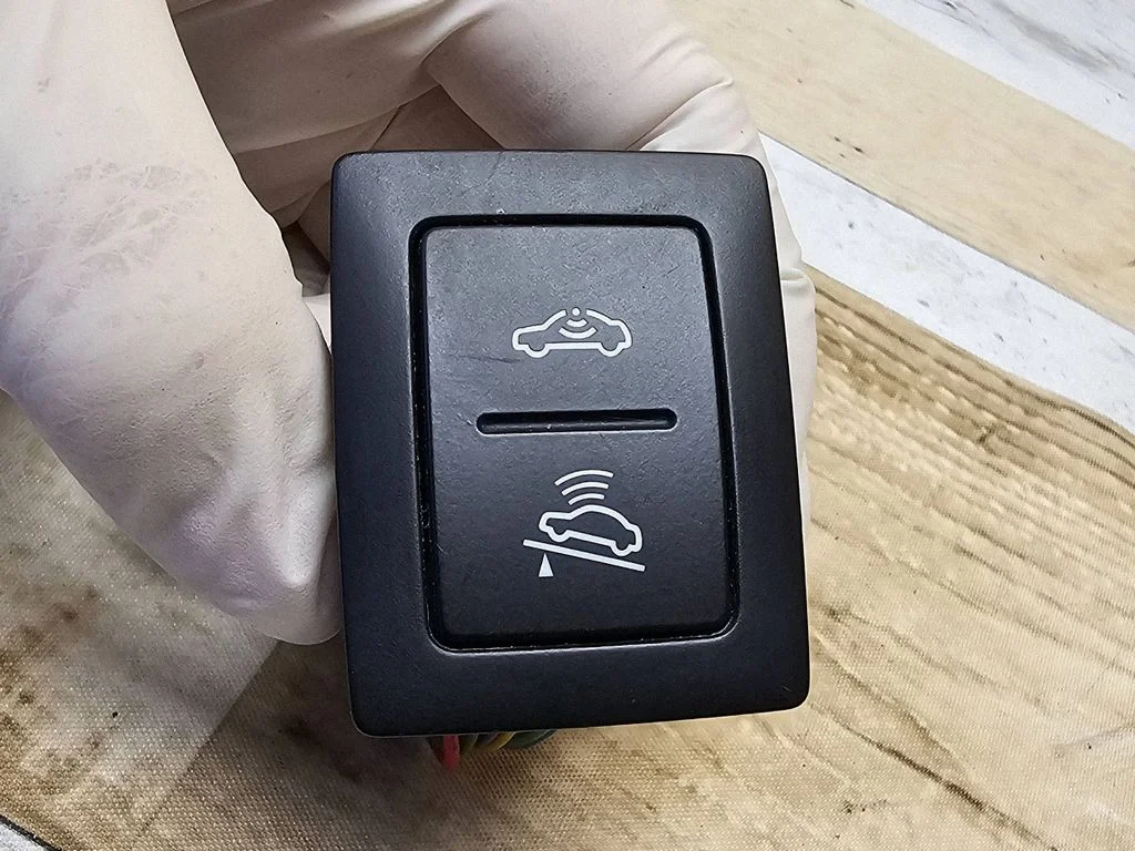Alarm switch – Volkswagen Touareg I (2002-2010)