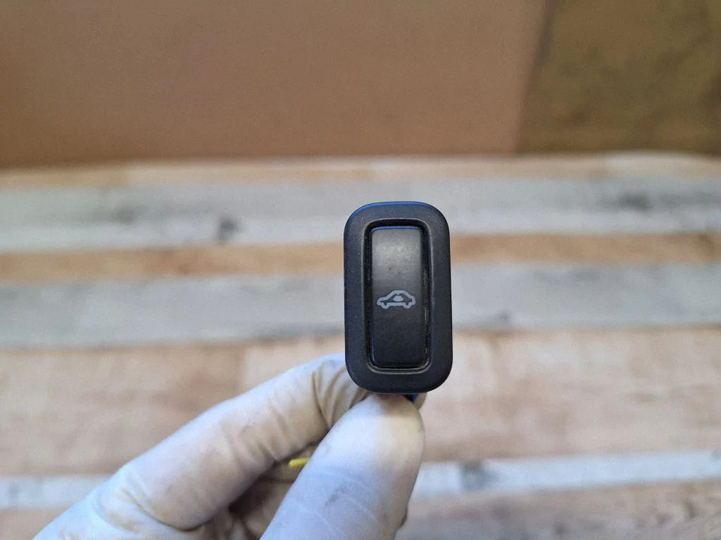 Alarm switch – Skoda Octavia Mk2 (1Z) (2004-2013)